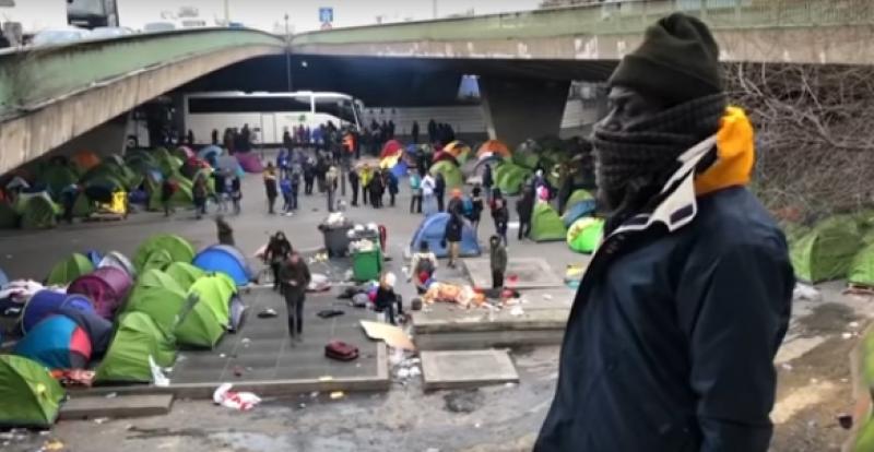 В Париже активно демонтируют палаточные поселения беженцев
