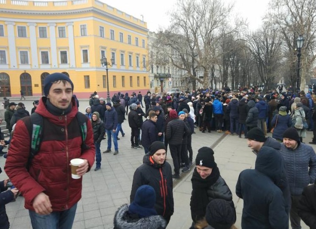 Несуществующий кандидат в президенты Украины собрал "проплаченный" митинг и обманул людей