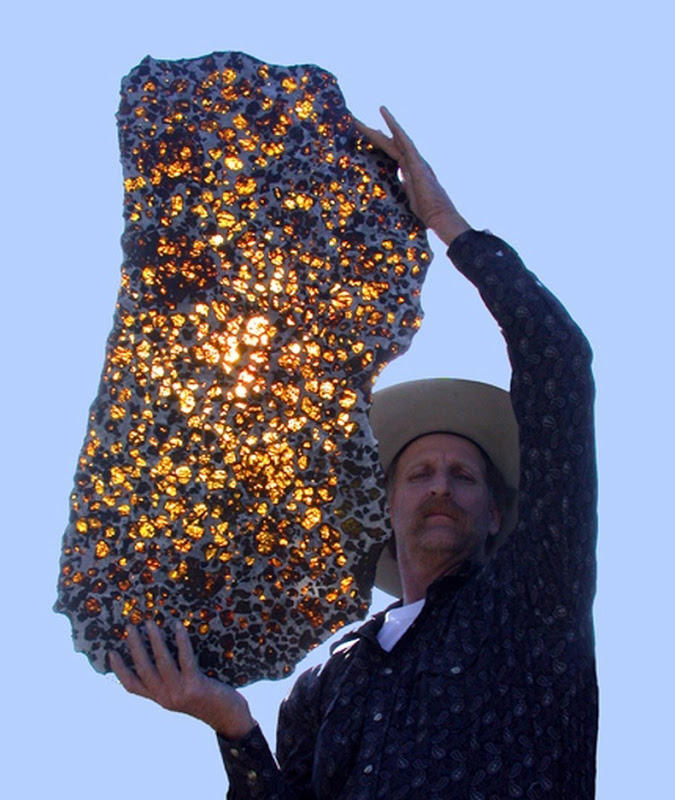 Невероятно красивый метеорит Фукан, найденный в Китае
