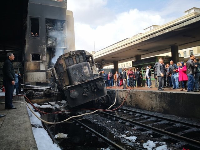 В Каире произошел масштабный пожар на ж/д вокзале с десятками жертв