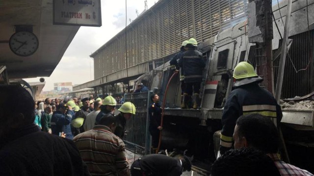 Причина аварии поезда в Египте с 20 погибшими: драка двух машинистов