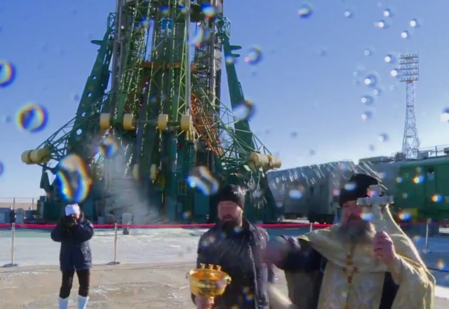 Фотограф НАСА опубликовал снимок духовника "Роскосмоса"