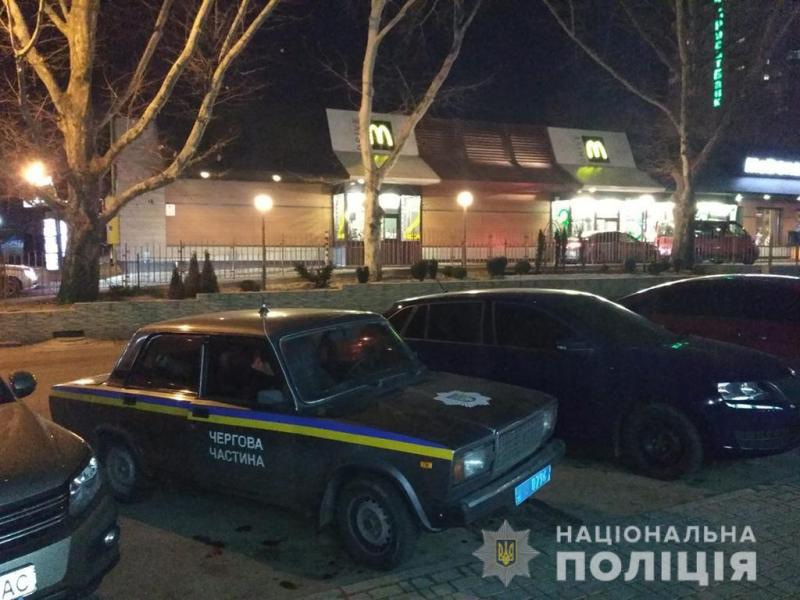 В Николаеве из-за очереди в McDonald's произошла стрельба