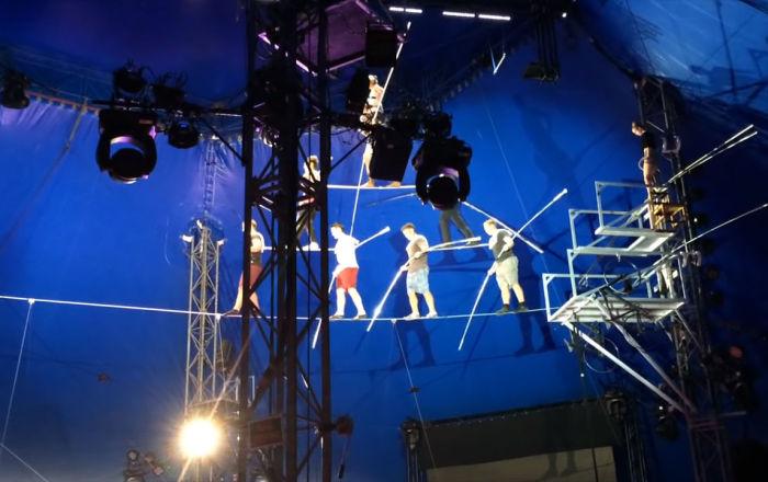 Шокирующее видео: Пятеро гимнастов цирка одновременно сорвались с высоты