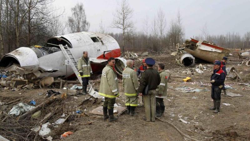 Смоленская катастрофа: британские эксперты нашли следы тротила на обломках самолета Качиньского