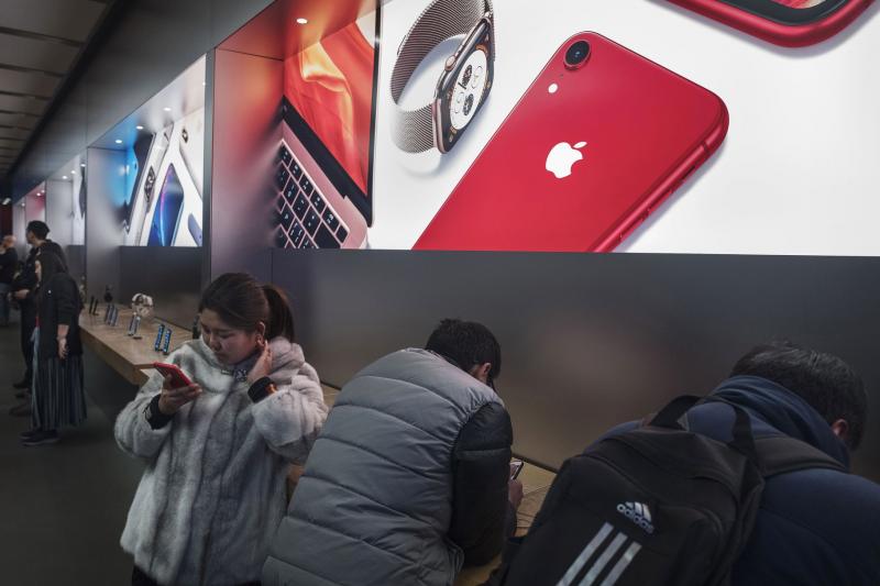 Китайские студенты обманули Apple на миллион долларов, заменяя по гарантии поддельные айфоны