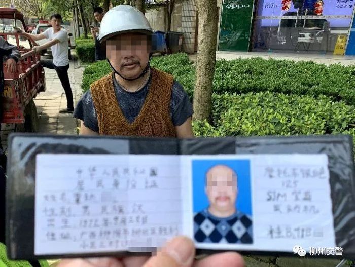 Китаец несколько лет ездил с водительскими правами, которые нарисовал на тетрадном листочке.