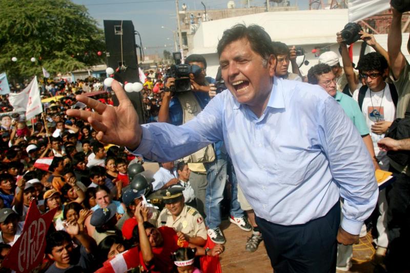 Бывший президент Перу покончил с собой при аресте