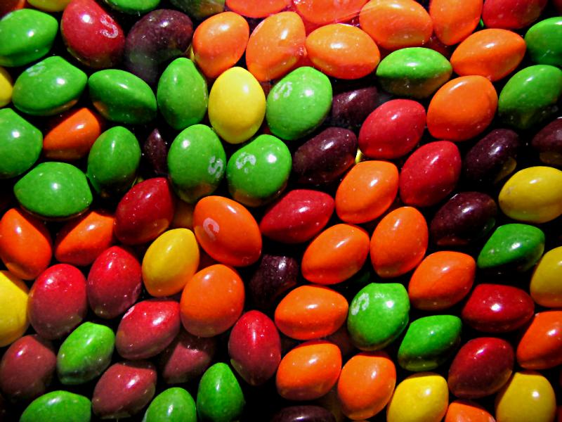 Математик подсчитал, как часто попадаются две идентичные пачки Skittles