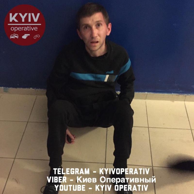 В Киеве мужчина пытался украсть "киндеров" на 260$