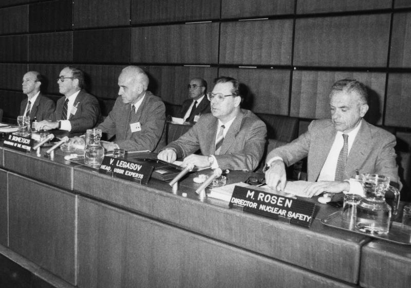 Академик В.А.Легасов на на конференции экспертов МАГАТЭ. 25–29 августа 1986 г., Вена (Австрия)