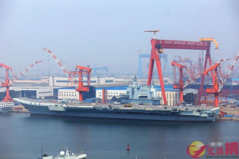 Строящийся китайский авианосец Type 001А в порту Dalian
