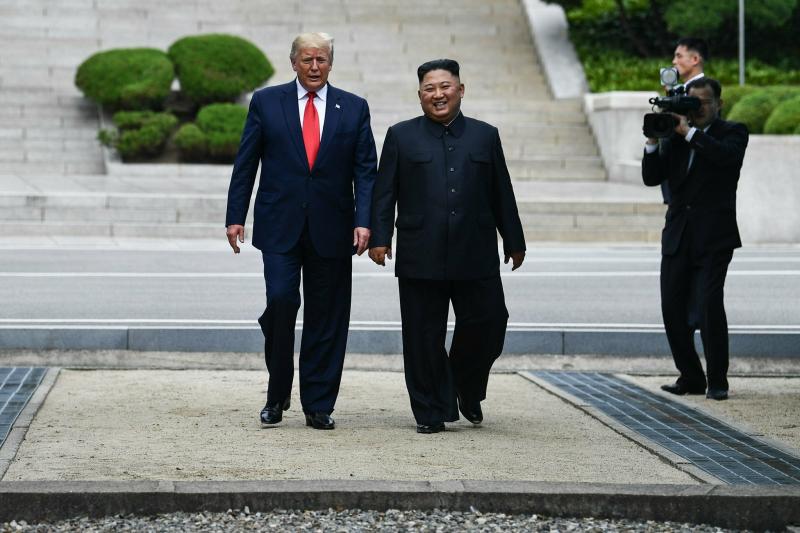 Трамп встретился с Ким Чен Ыном в демилитаризованной зоне и первым из президентов США ступил на территорию КНДР