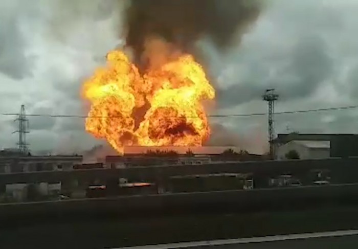 Под Москвой горит ТЭЦ - пламя высотой 50 метров (видео)