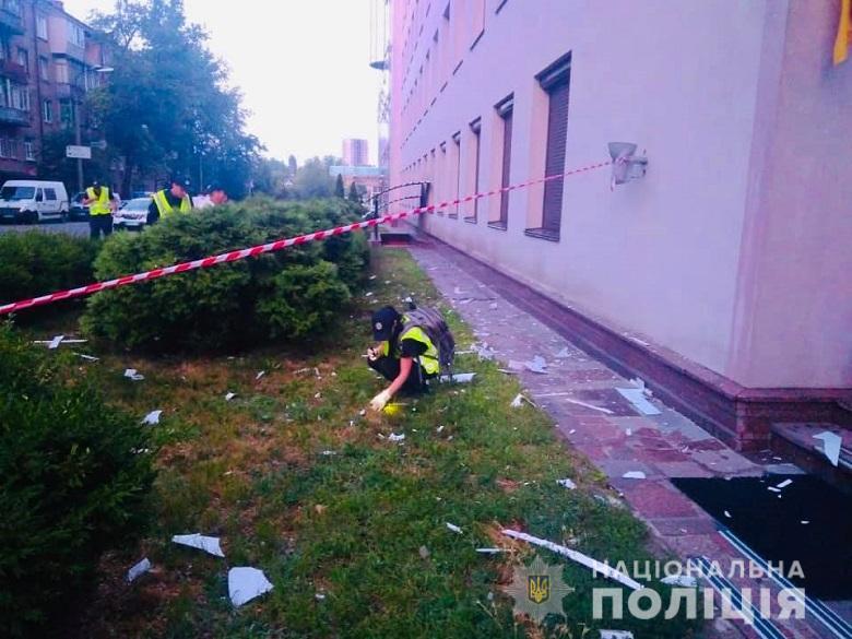 Здание телеканала "112 Украина" в Киеве обстреляли из гранатомета
