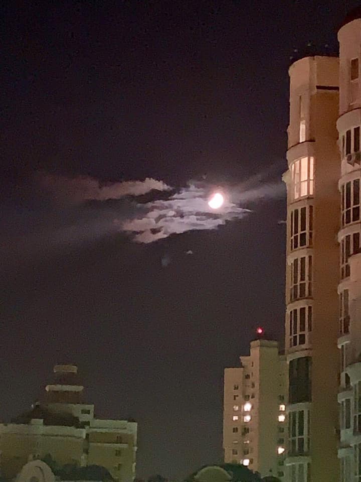 "Кровавое" лунное затмение 17 июля 2019 года (видео, фото)