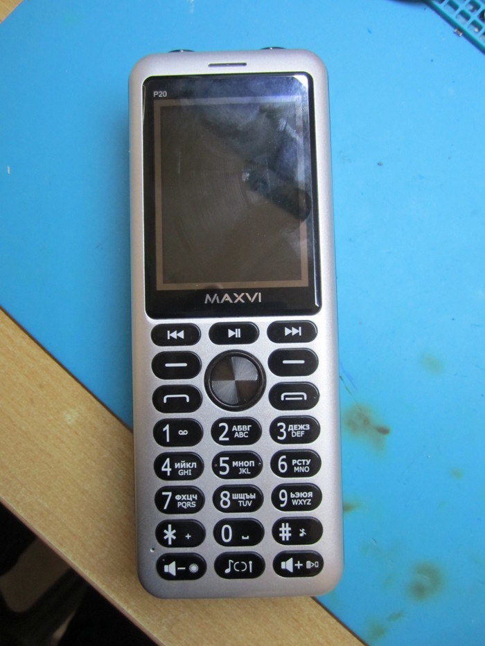 Необычный телефон принесли на ремонт