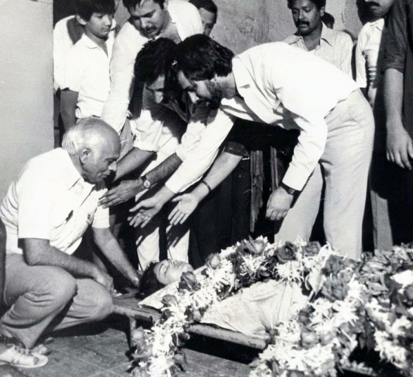 Похороны стюардессы Нирджи Бханот, которая спасла пассажиров и была убита террористами, 1986 год, Индия