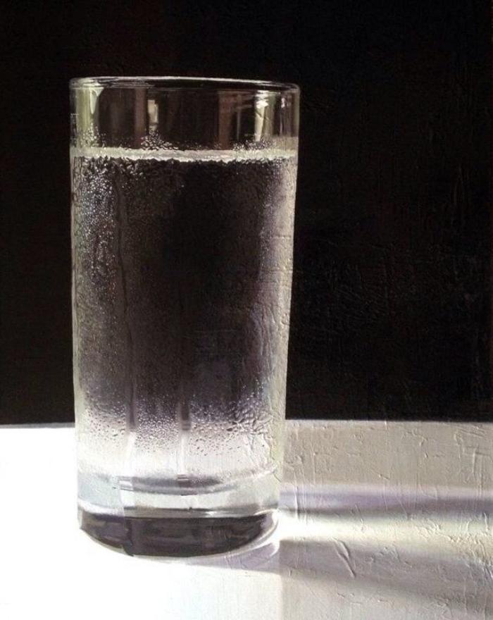 Нарисованный стакан воды