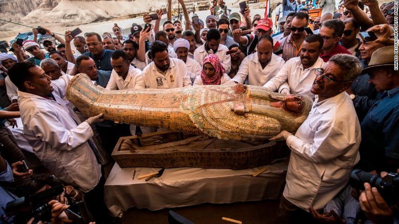 В Египте обнаружили 30 нетронутых саркофагов с мумиями