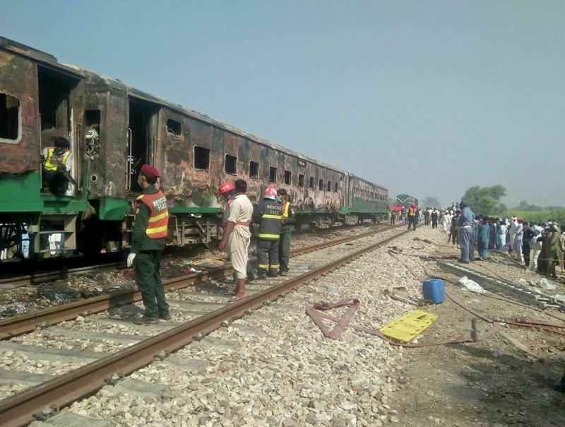 В Пакистане 62 человека погибли при пожаре в пассажирском поезде