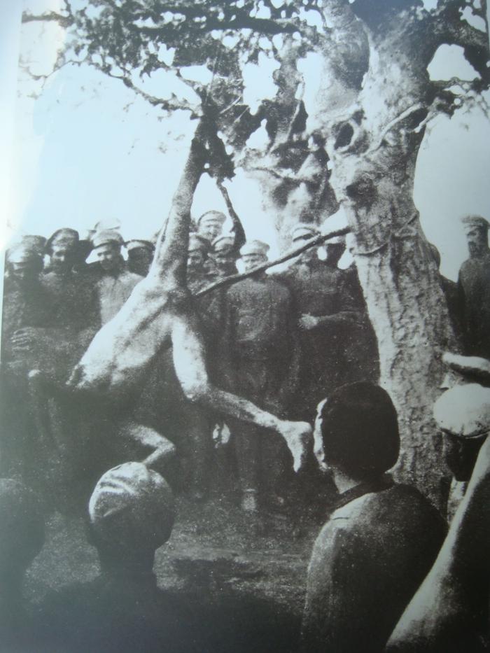 Польский военнопленный капитан Росинский, посаженный на кол большевиками во время польско–советской войны 1920 года