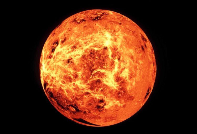 Астрономы подтвердили активность вулканов Венеры