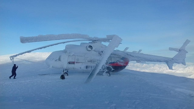 На Камчатке вертолет полностью обледенел из-за холода