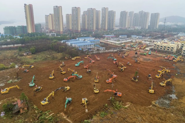 В китайском городе Ухань экстренно строят больницу на тысячу мест для зараженных новым коронавирусом