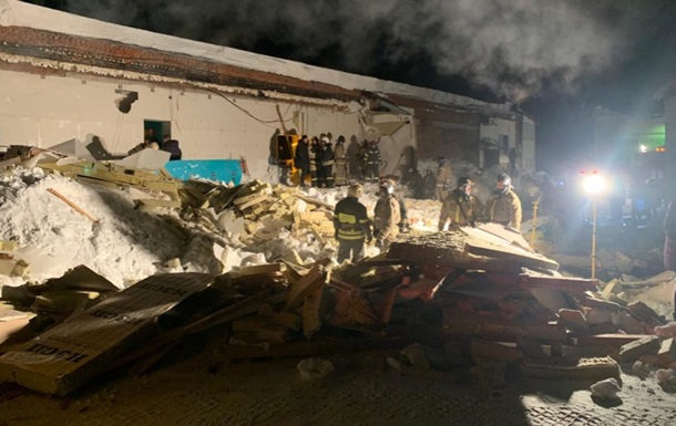 В России обрушилась крыша кафе, погибли два человека