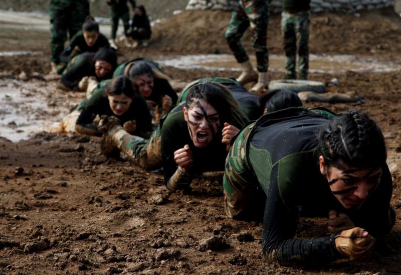 Курдские женщины-офицеры продемонстрировали свои навыки