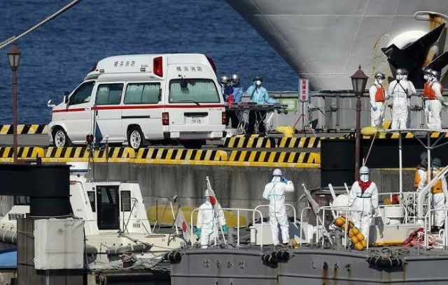 На круизном лайнере Diamond Princess в Японии россиянка заболела коронавирусом