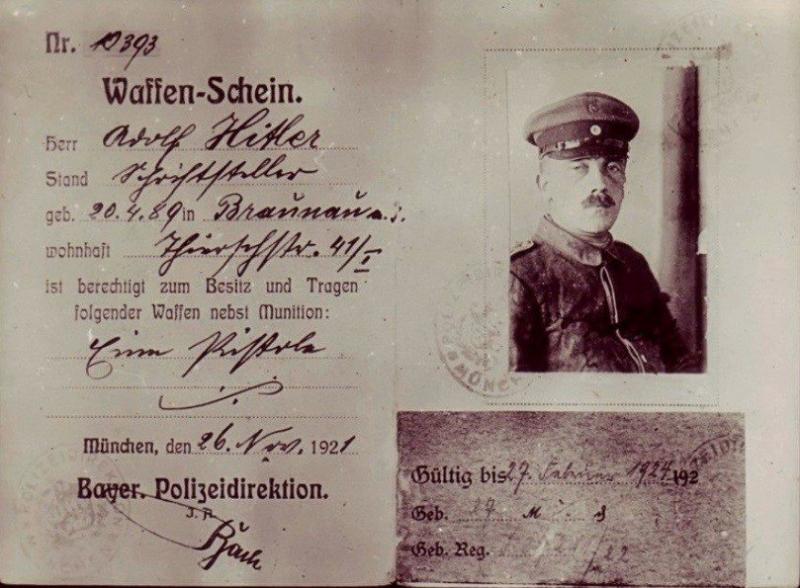 Разрешение на оружие, выданное на имя Адольфа Гитлера. Мюнхен, 26 ноября 1921 года.