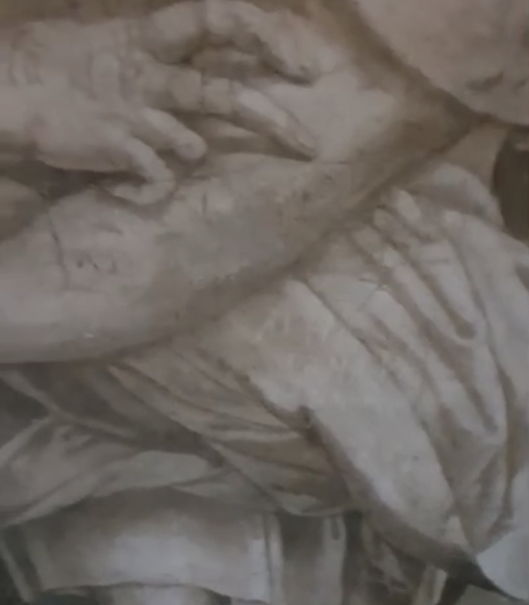 На фреске Рафаэля в Ватикане нашли автографы Лены и Тамары из Винницы
