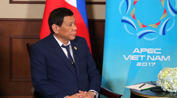 Президент Филиппин приказал полиции стрелять на поражение по нарушителям карантина