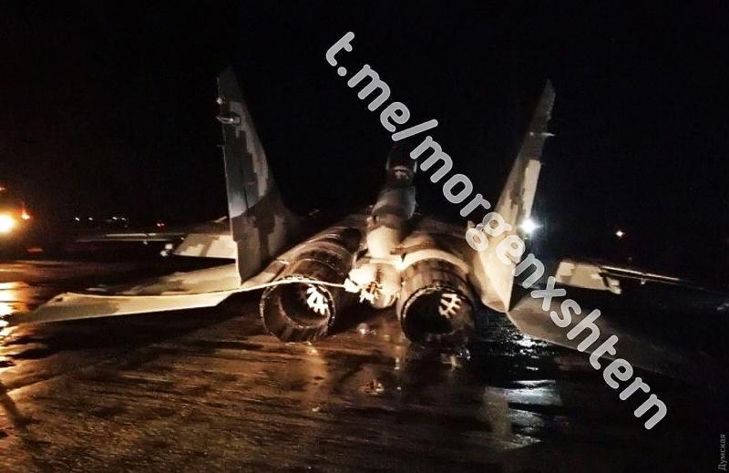 Украинский истребитель совершил аварийную посадку на аэродроме Мелитополь