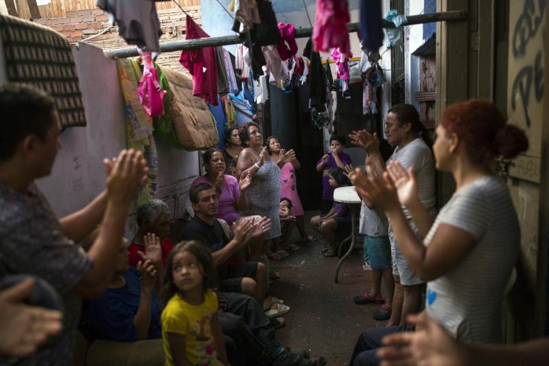 Бедняки пытаются выжить во время карантина в Перу