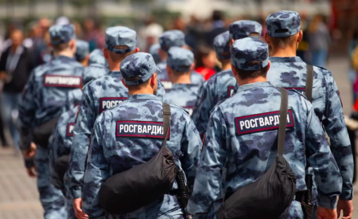В городе Калач-на-Дону ефрейтор Росгвардии изнасиловал сослуживца бутылкой