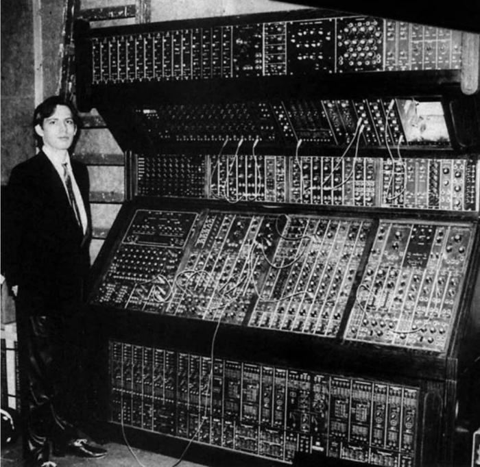 Ханс Циммер и его модульный синтезатор Moog, 1970 год