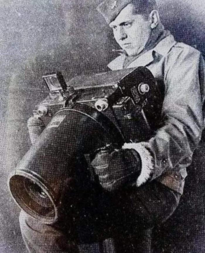 Камера Кодак К–24 использовалась для аэрофотосъёмки во время Второй Мировой войны, 1940–е годы, США