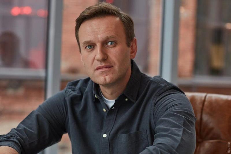 Российского оппозиционера Алексея Навального отравили: он находится в коме