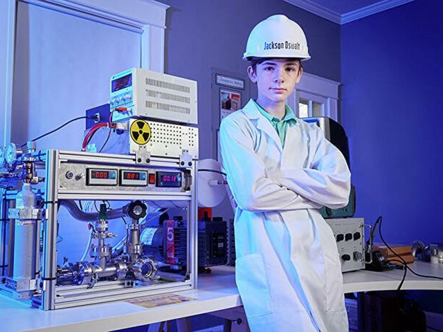 12-летний американец Джексон Освальт собрал дома действующий ядерный реактор и попал в Книгу рекордов Гиннесса
