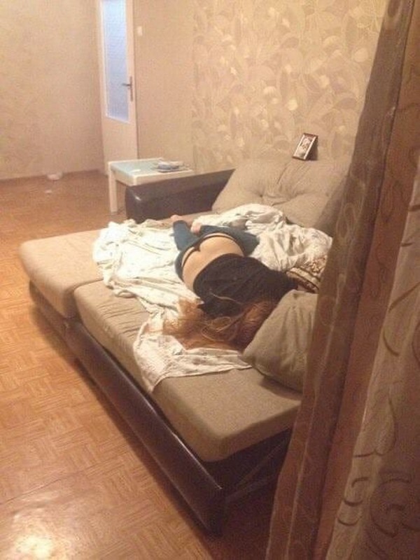 Жена изменила в соседней комнате. Пьяные девушки в квартире.