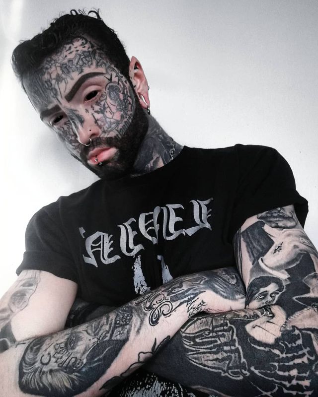 Филипп Ройер - татуировщик, превративший себя в гламурного вампира