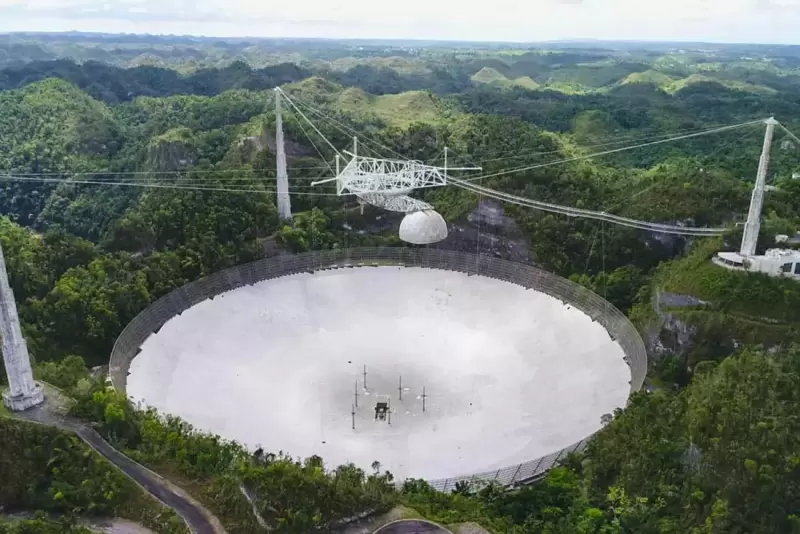В Пуэрто-Рико снесут культовый радиотелескоп Аресибо — с его помощью астрономы искали внеземную жизнь