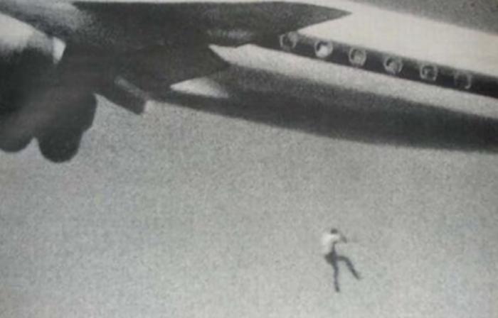 Падение Кита Сапсфорда из ниши шасси DC–8 Japan Airlines. Сидней, 24 февраля 1970 г.