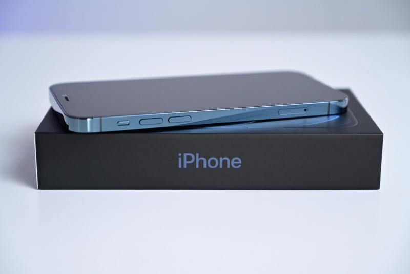 В Бразилии обязали Apple вернуть зарядный блок в комплект с iPhone