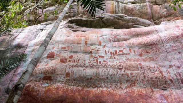 "Сикстинская капелла древних": в Колумбии нашли 13-километровую стену из рисунков, которым не менее 12500 лет