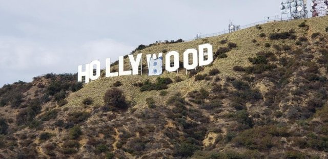В Лос-Анджелесе пранкеры заменили надпись Hollywood на Hollyboob