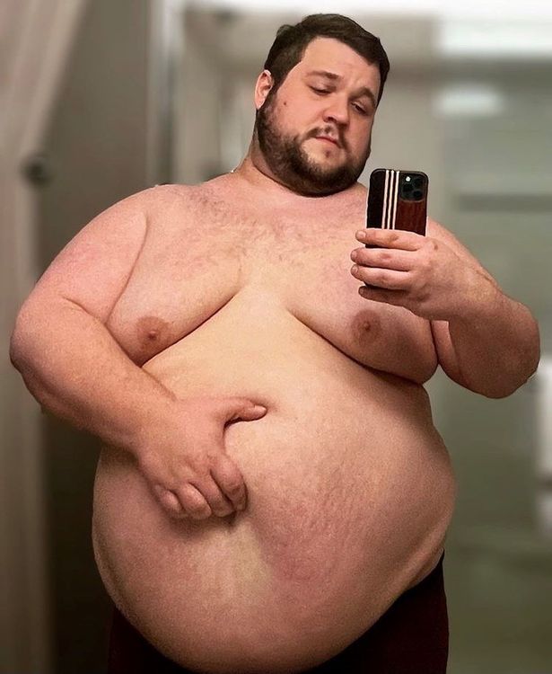 Американец разжирел до 172 кг и продолжает есть: его цель — выглядеть как гризли